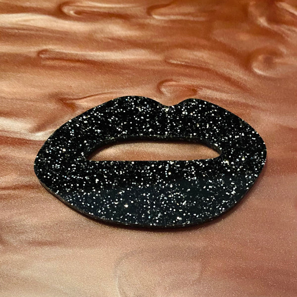 HEDWIG Glitter Lips Pin