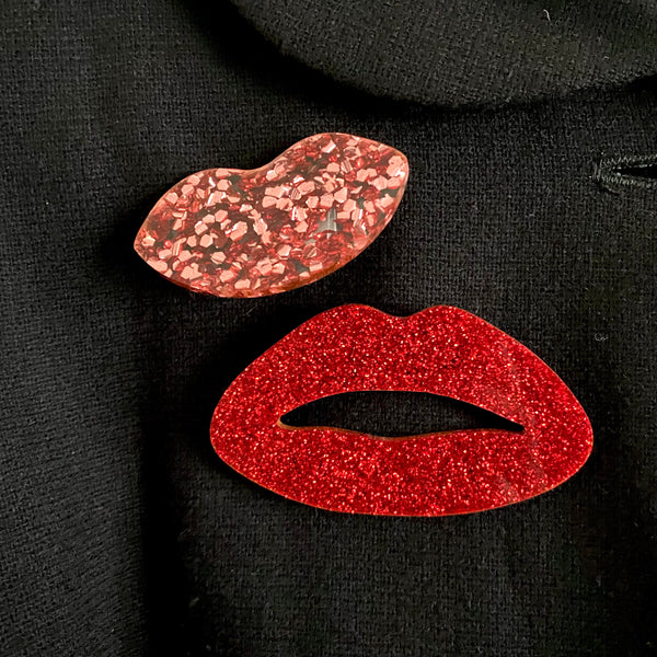 HEDY Glitter Lips Pin