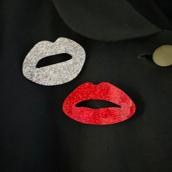 HEDWIG Glitter Lips Pin